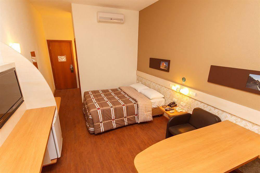 Hotel 10 Itajai/Navegantes エクステリア 写真